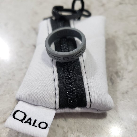 QALO Women's Grey Silicone Band, Size 7 - Picture 5 of 6